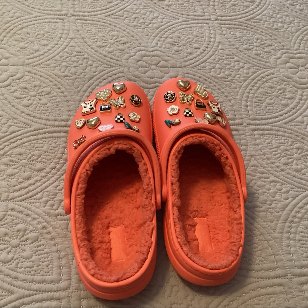 CROCS Coral Fuzzy Lined Clogs with Charms